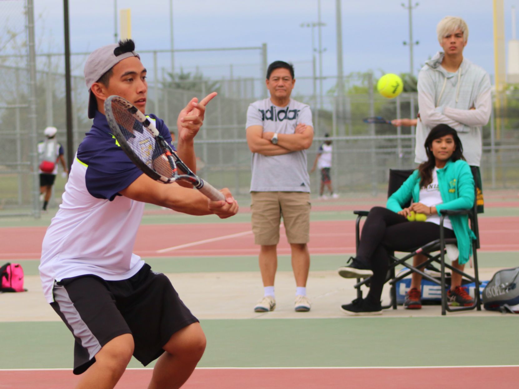 Diaz, Roa lead against Lindsay